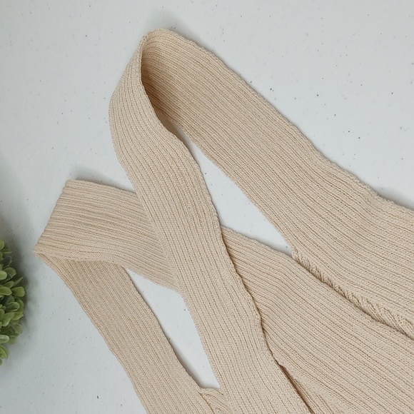 Plain Wrap Sleeveless Knitted Top - Picture 4 of 10